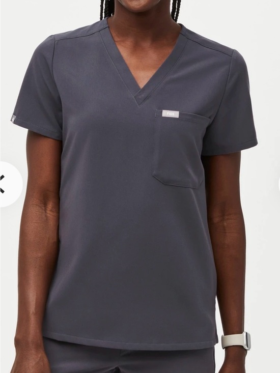Figs Tops - FIGS Short-Sleeve Catarina V-Neck Scrub Top in Charcoal